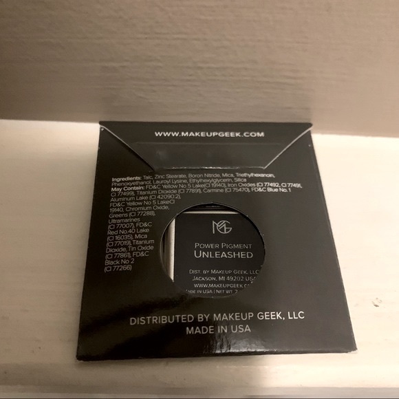 NWT Full Size MAKEUP GEEK Matte ‘Power Pigment’ Square Eyeshadow “UNLEASHED” - Picture 2 of 12